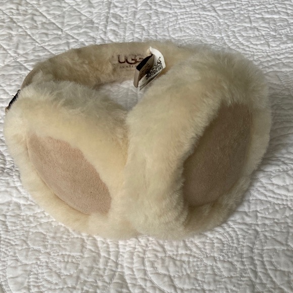 UGG Shearling Suede Earmuffs Cream NEW - Picture 6 of 13